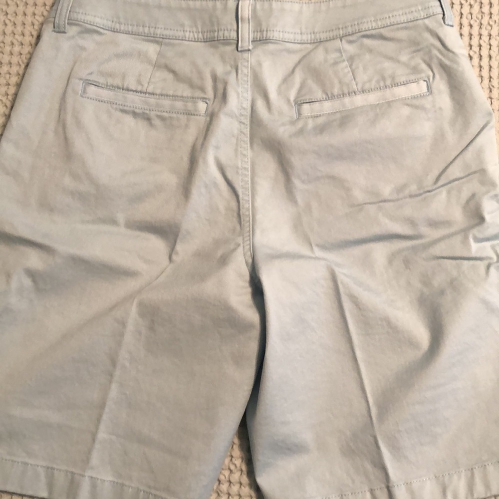 Ladies LL Bean Favorite Fit lake blue twill shorts - Picture 4 of 4